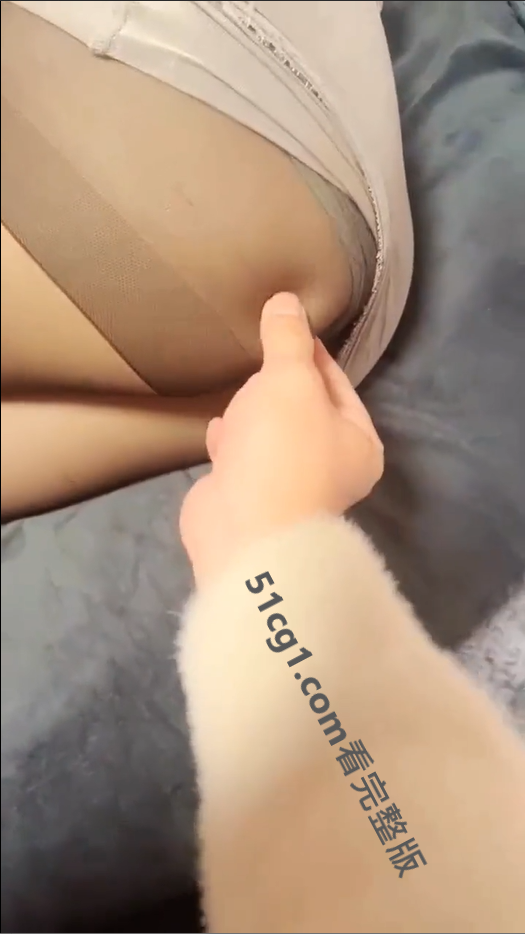 偷偷在内裤抹上春药05.png