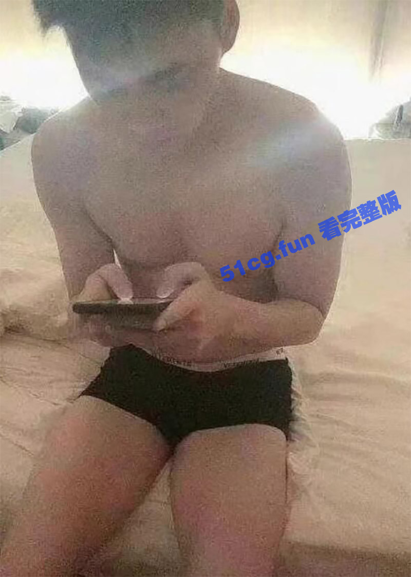全网独家！李易峰嫖娼事件 李易峰3P+性爱最全5分钟视频