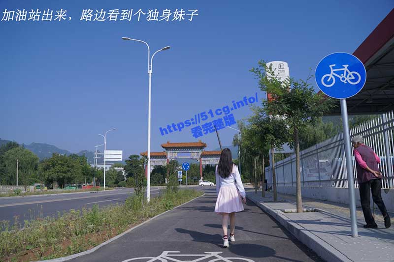 “别弄我，翘里哇！” JK小姐姐好心回答指路，没成想被强行打晕拖拽上车玩弄