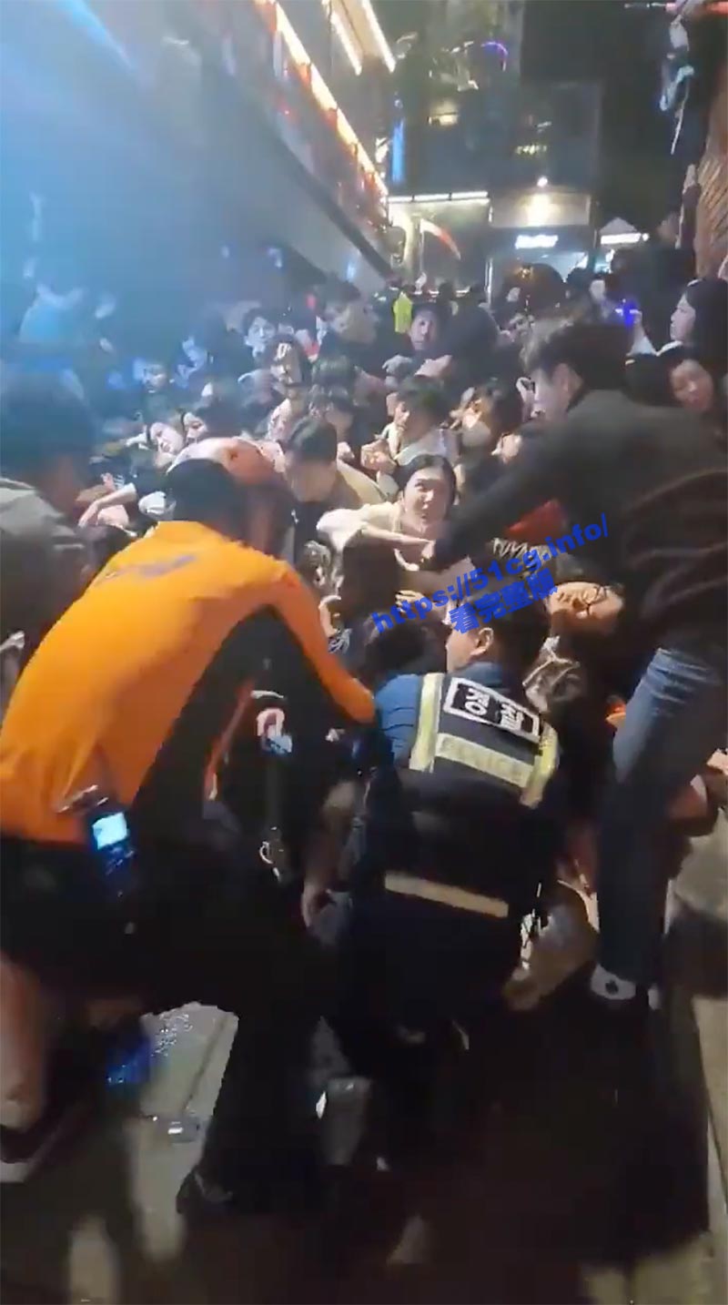 【热门事件】韩国梨泰院踩踏事件 现场视频极度惨烈 愿逝者安息🕯