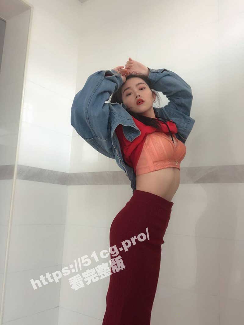 经典重磅！火爆全网的浙江美术学院大二极品骚货吴X晶 自慰露出反差婊