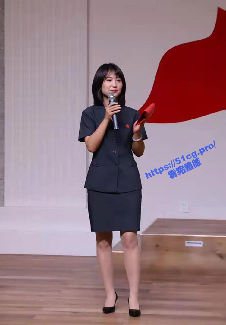 极致反差婊 反差女主持人性爱视频流出 台上端庄优雅 户外反差露出