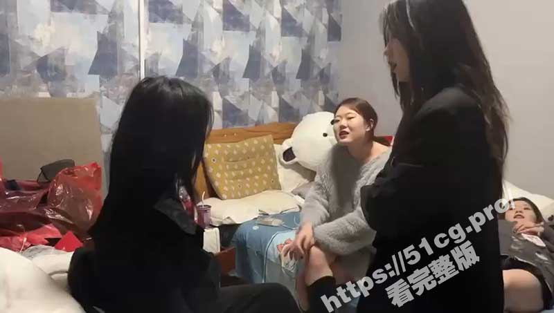 山东日照海乐迪KTV霸凌事件 黑衣女子被围殴 跪地磕头求饶