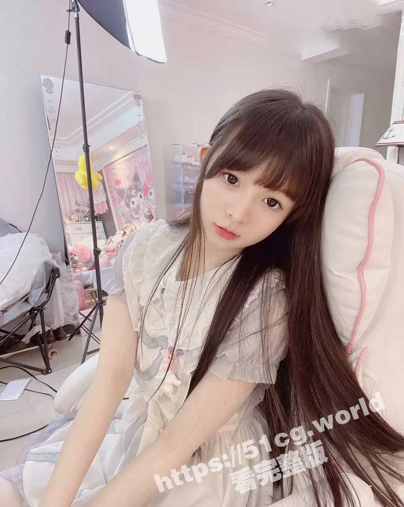 斗鱼清纯萝莉主播 蔡小熊i 改名背后真实原因 万元定制自慰视频曝光！