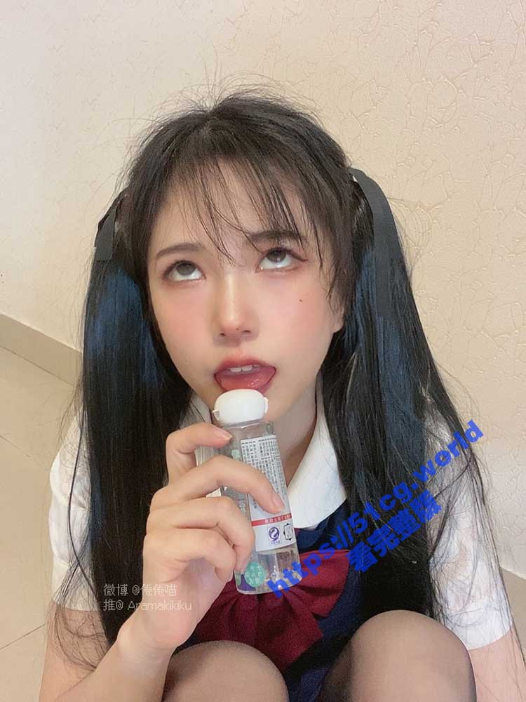 重磅！微博红人顶级容颜萝莉正妹【倦倦喵】露脸私人订制体操服 JK 手脚束缚 跳蛋 吞精 撒尿合集