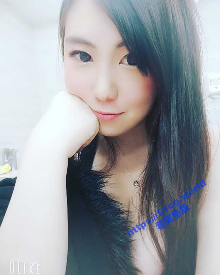 济南巨乳人妻 钟晓寒 超H罩杯乱颤 自慰私拍 秀指在淫穴里疯狂抽动！