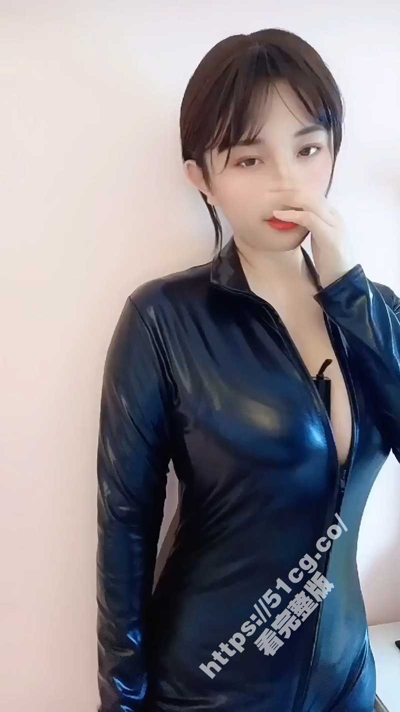 神似周冬雨的快手小网红 晨曦兔子 土豪订制皮衣自慰秀 蹲操爽翻天！