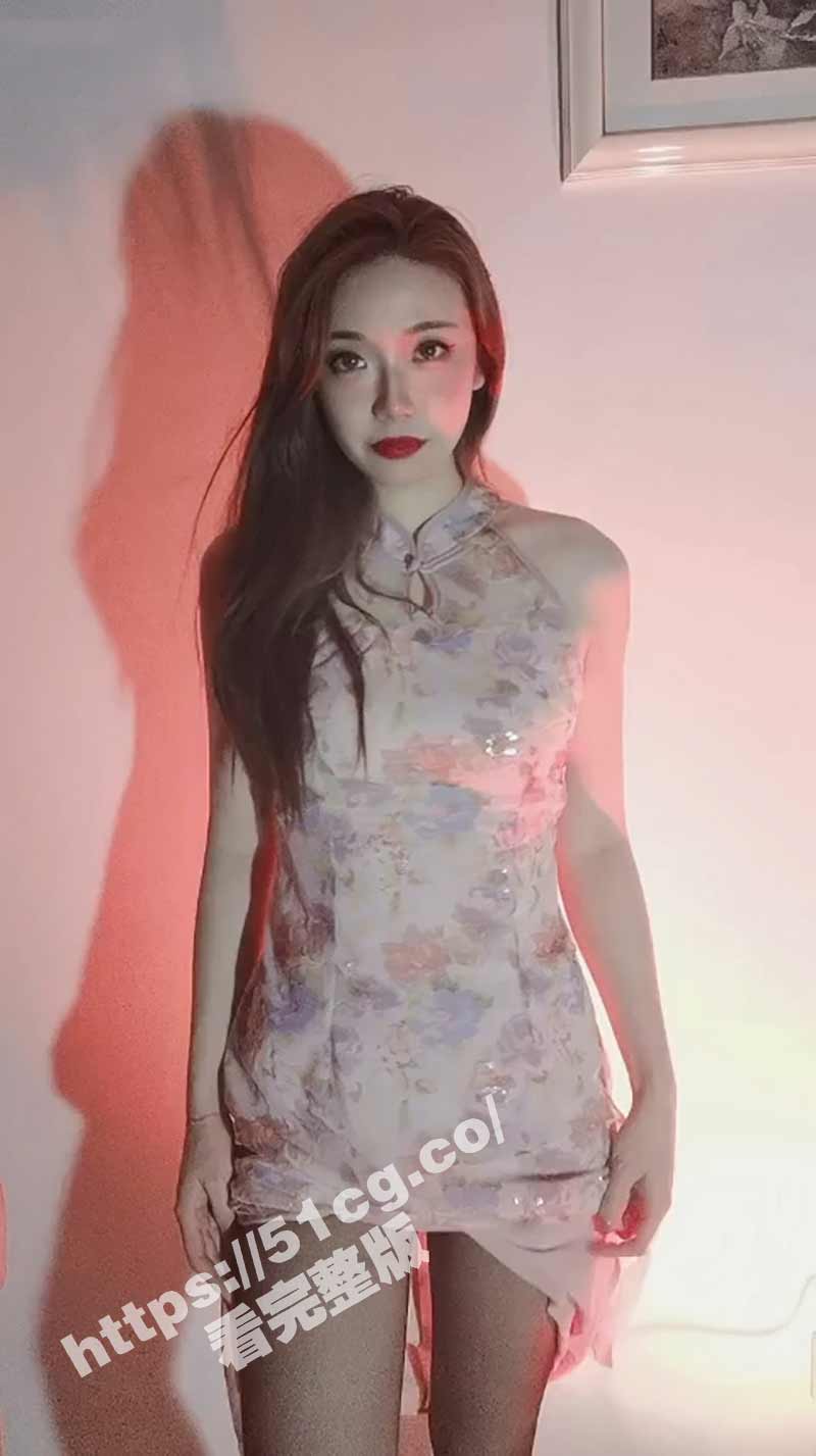女神奶瓶 露脸定制 旗袍揉奶扣逼 奶牛情趣内衣套 自慰娇喘求草