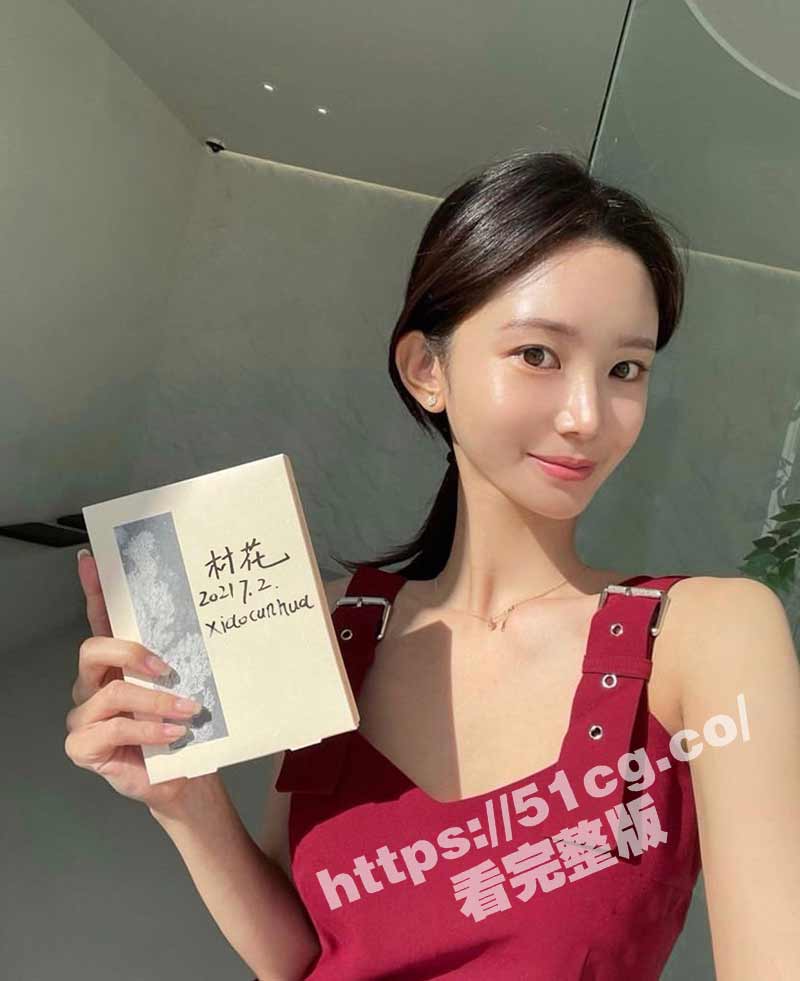 明星气质推特极品拜金女神 小村花 大尺度私拍 蜂腰蜜桃臀被金主各种肏