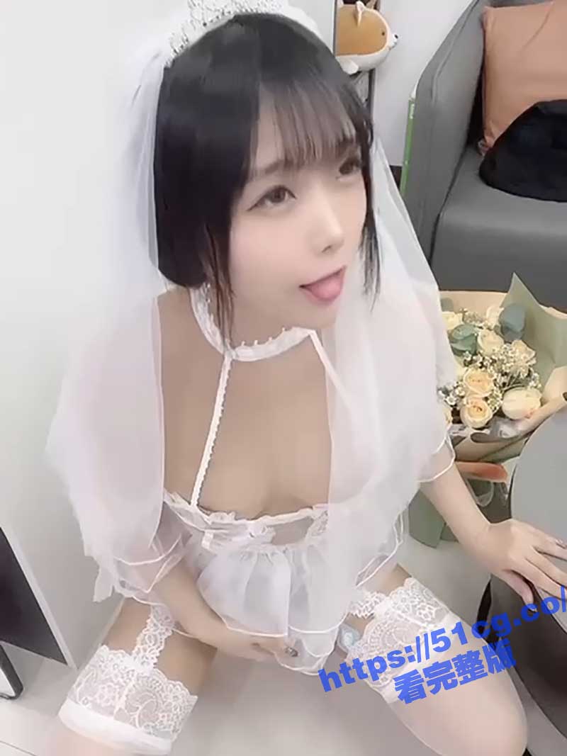 极品嫩妹福利姬 奶萝喵四 高价定制私拍 穿着婚纱面对上下两条肉棒的进攻