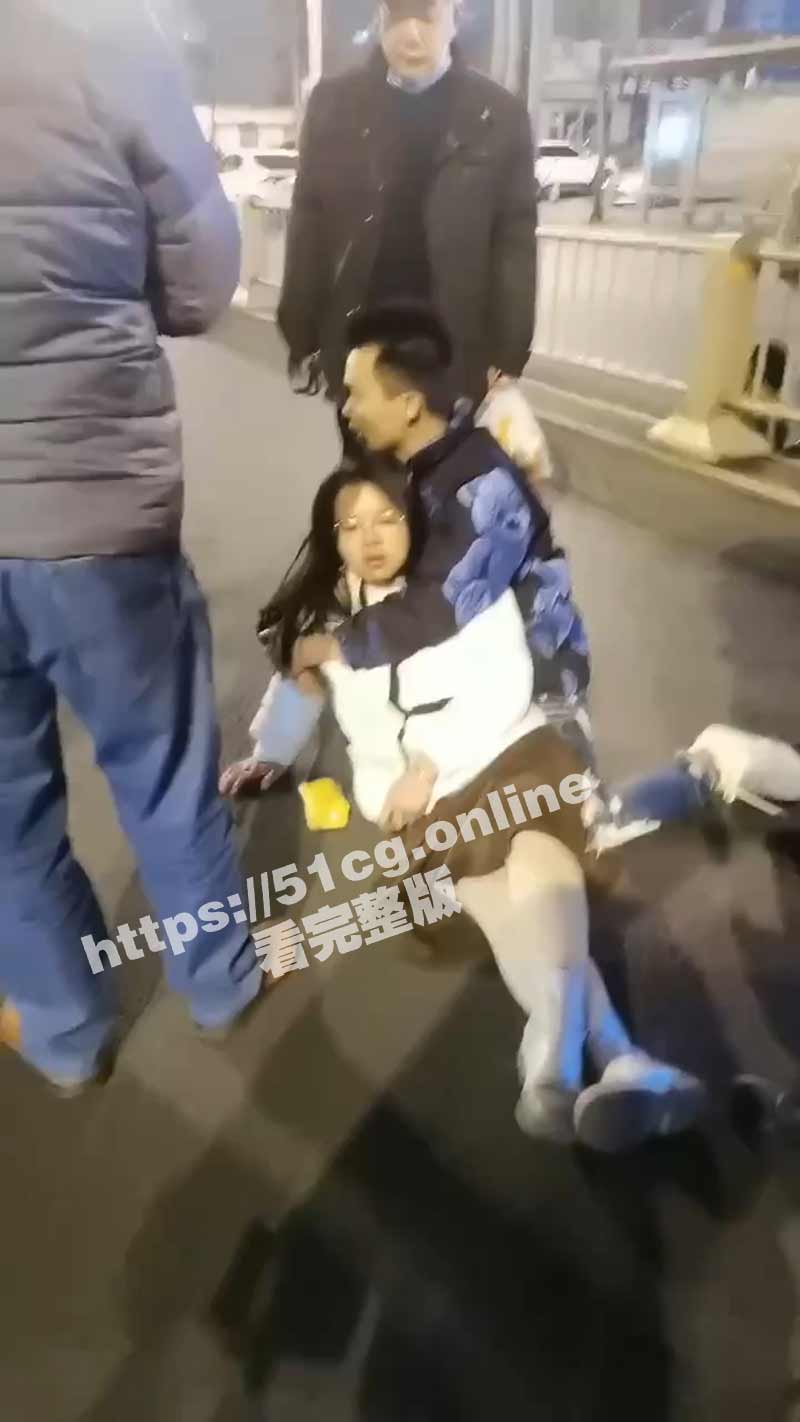 武汉大学毕业生被骗进传销组织被严重洗脑 家人找到她还想逃！
