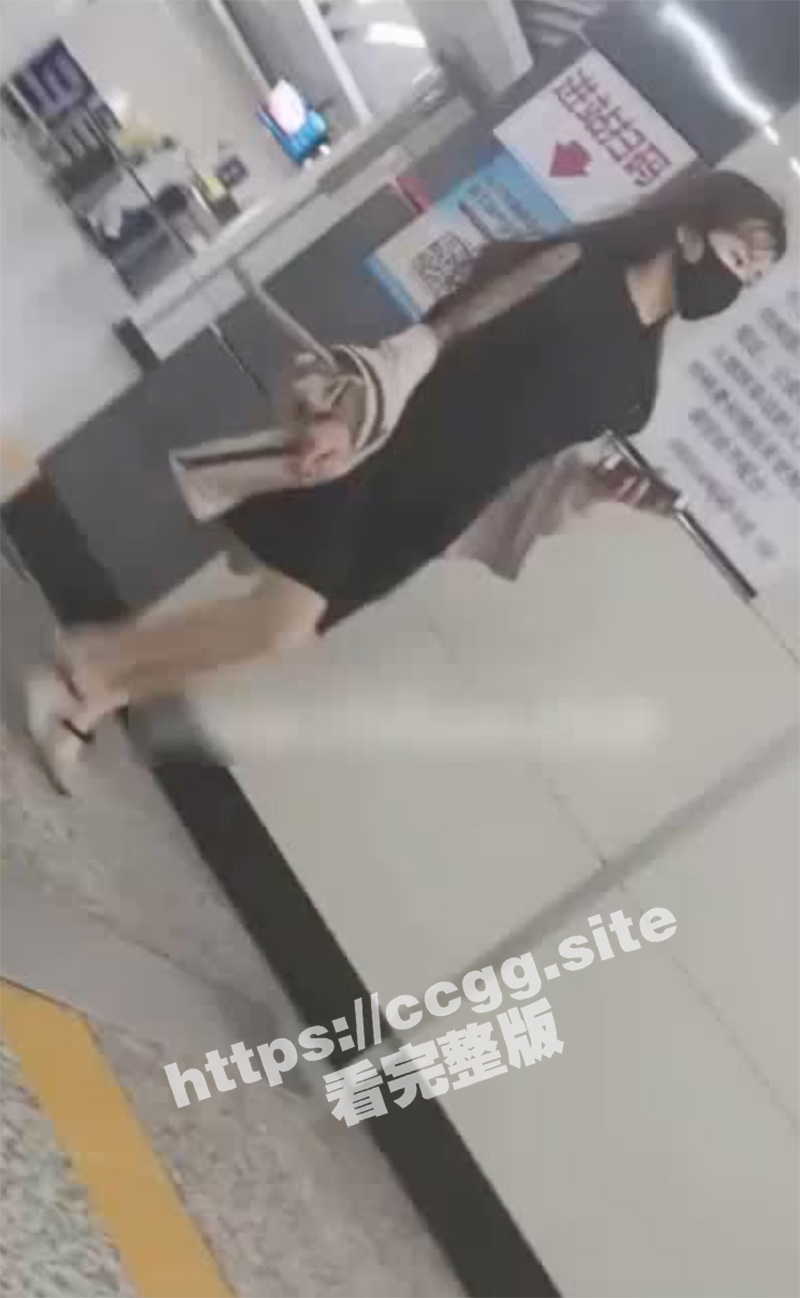 辽宁涂鸦大神 地铁电梯尾随抄底 掏出阳具街射多位极品尤物 画面猎奇又刺激！