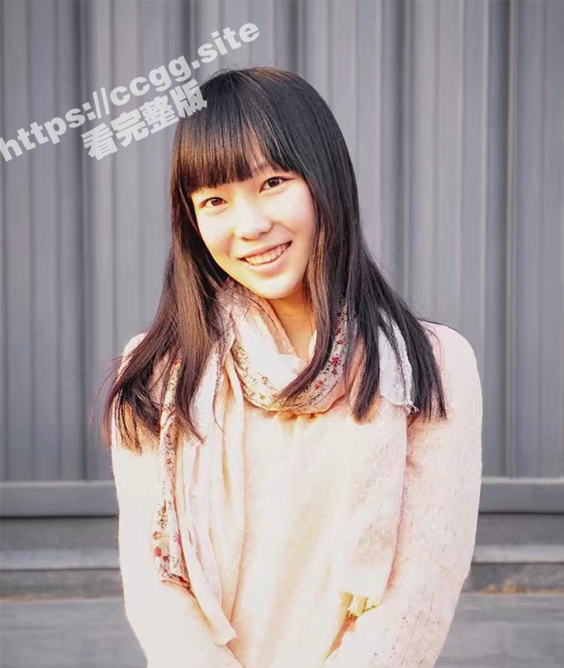 清纯朴实的大学生乡妹子生活中与隐私生活反差极大~洗澡自摸被男友搞