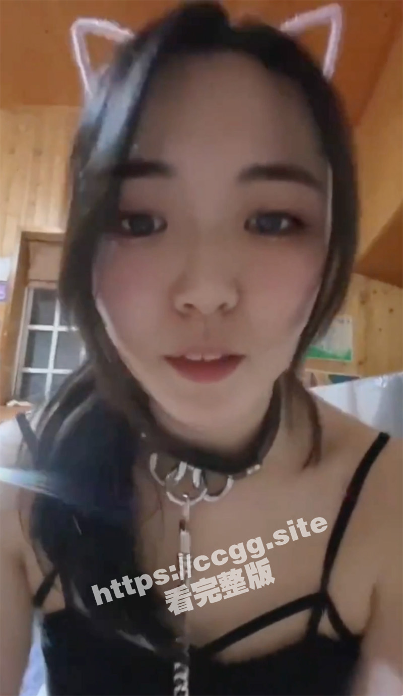 东北农村清贫少女 被金主网络网调 各种狗链道具喝尿动作生硬 看来是新手