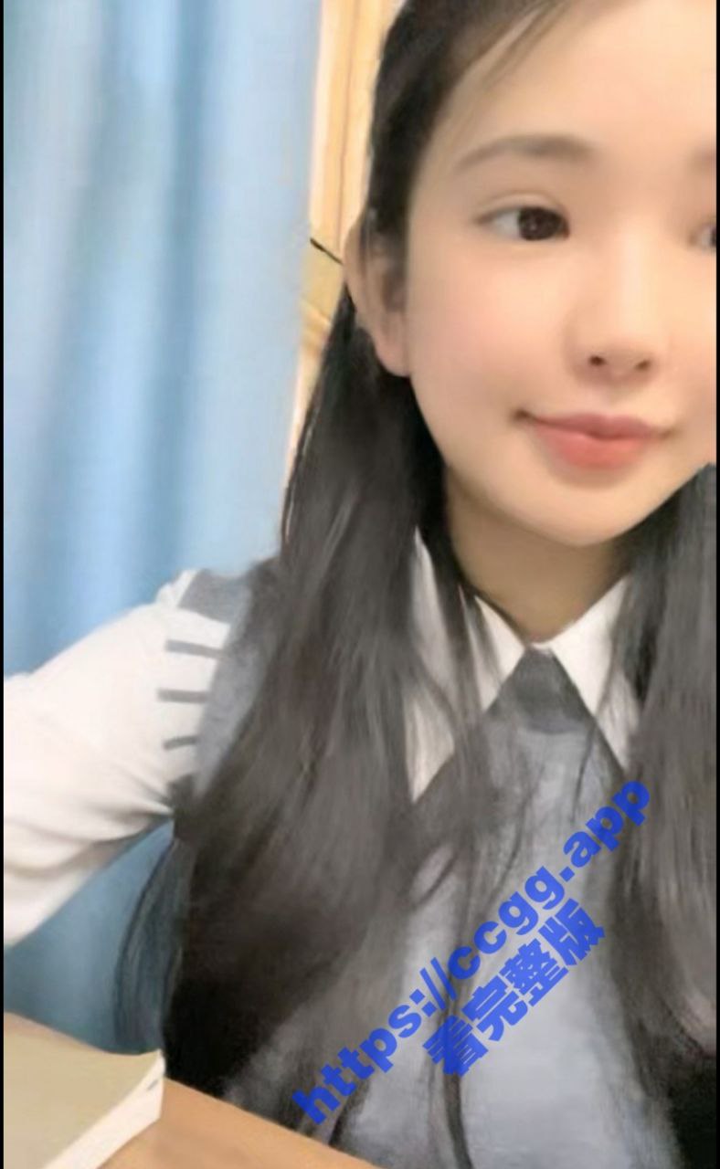 清纯大二学妹 上课期间满足男友要求 白嫩大奶翘臀馒头逼 户外露出自拍 绝对极品！
