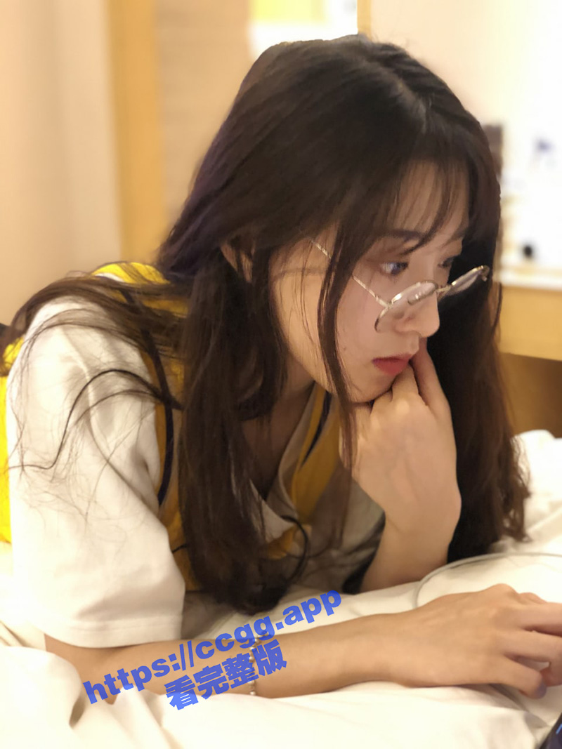 反差大一眼睛婊 王梦婷 不雅私拍泄密 胯下侍奉猛吞阳具 饥渴模样风骚入骨！