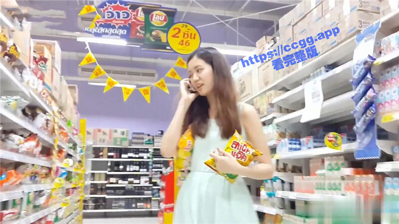 大型商场跟踪抄底长裙美女 竟然没有穿内裤看到她的多毛小黑鲍了
