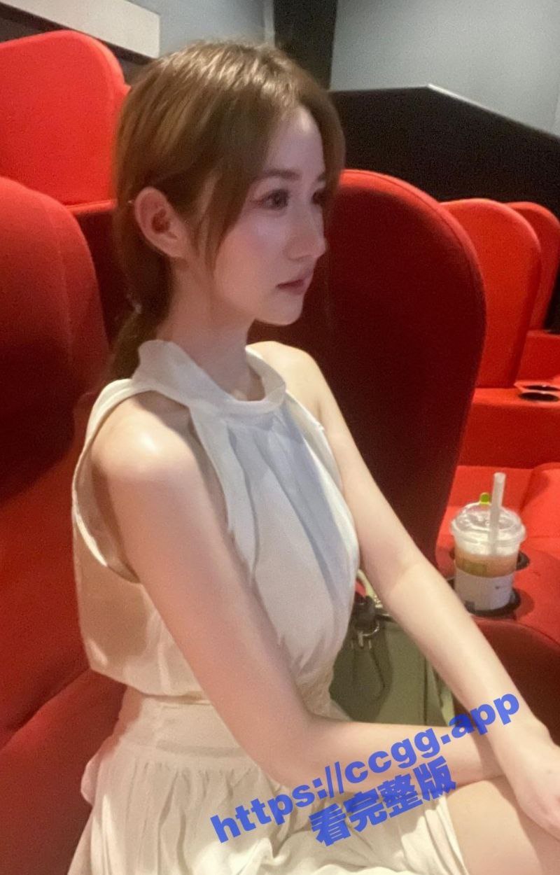 “露脸吧”女主再现江湖！平时这么仙气飘飘的女神 私下却是随意玩弄的母狗 反差太大了！