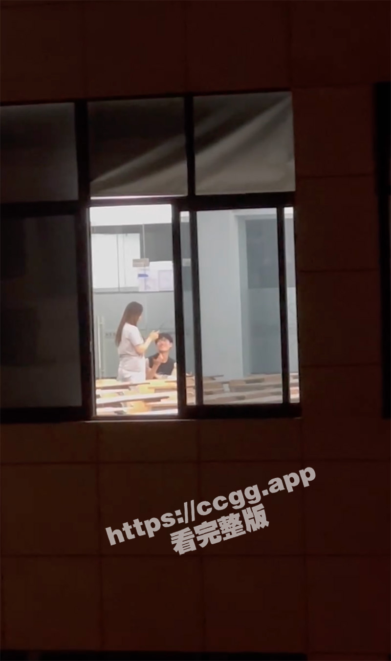 四川传媒学院 曝出师生伦理丑闻 自修完全部教室偷情 亲密画面惨遭偷拍！