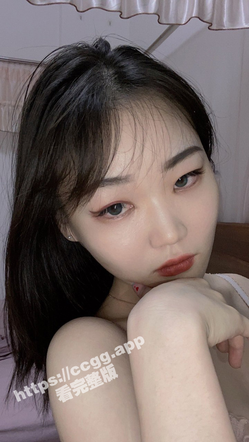 淫纹反差辣妹 被网调视频流出 搔首弄姿展露娇躯 甘愿做金主的胯下母犬！