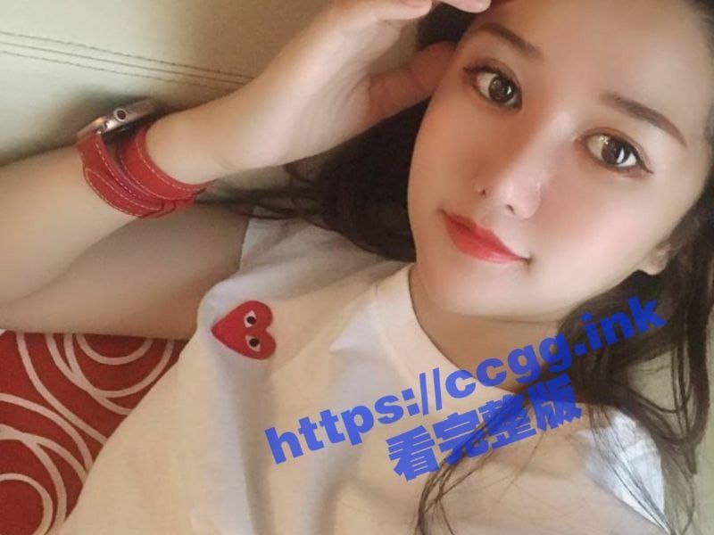 成都某企业高管【宋可】偷情被曝光 大眼睛反差少妇的美胸诱惑 疯狂起来让你想不到！