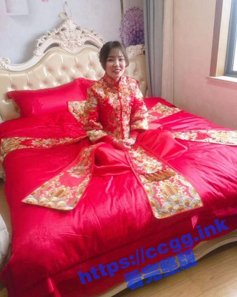青岛高中老师【李栗】为找刺激 带炮友在婚房一边给老公打电话一边被炮友操 小少妇屁股贼大