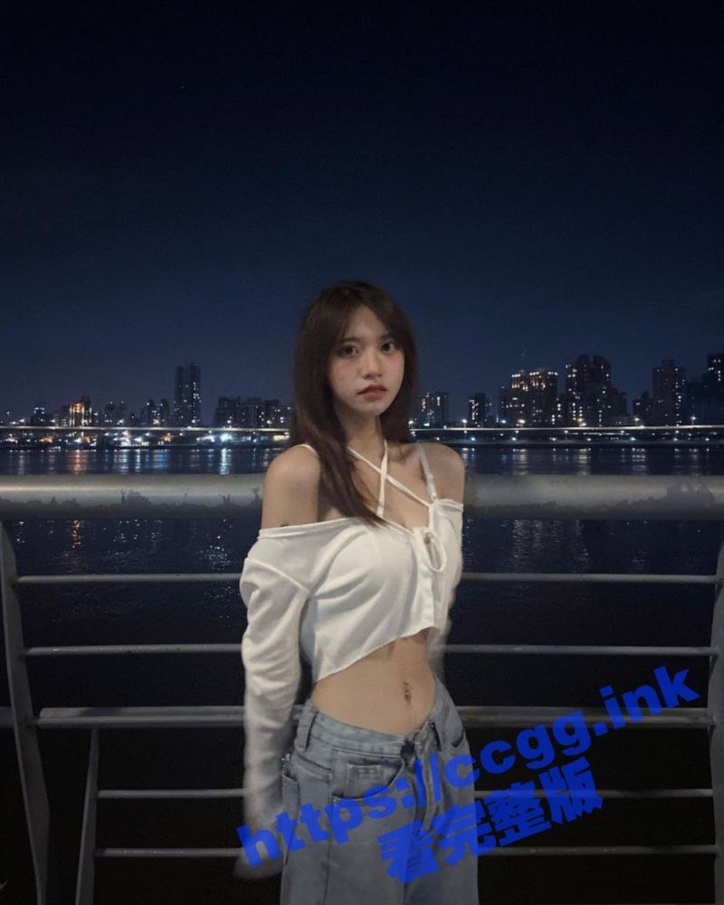 长沙18岁女孩【姚裘】 假期被网友约上海游玩 结果被狼友关房间戴狗链 白色狐狸尾巴开发调教！