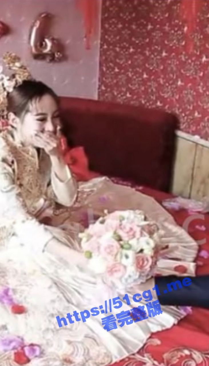 东北佳木斯新婚少妇 杨磊 裸贷不还被曝私密自拍 长相甜美身材火辣堪称极品炮架！