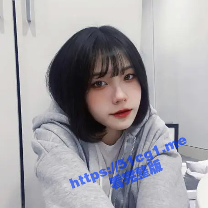 湖南长沙清纯女大 网恋惨遭男友曝光自拍 人前女神私下母狗 对镜自慰极度反差！