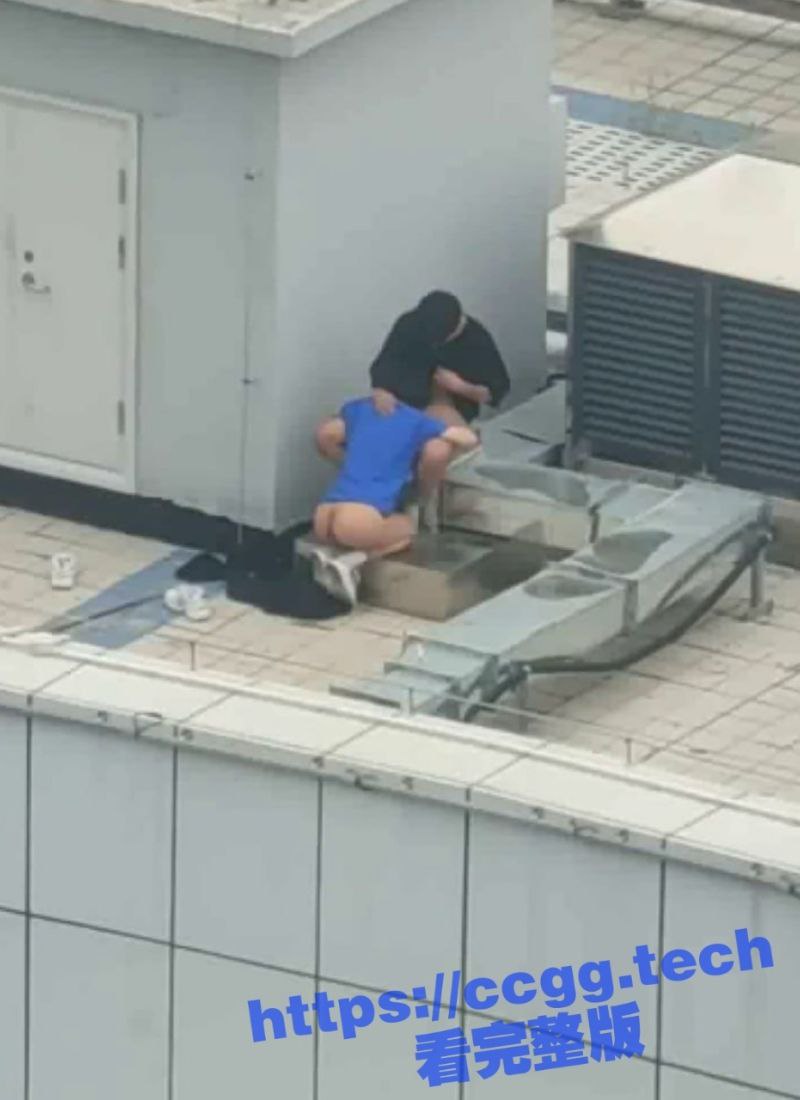 逆了个大天！小情侣高层露台做爱视频流出，这真是为‘爱’拼了，绝对的极致挑战