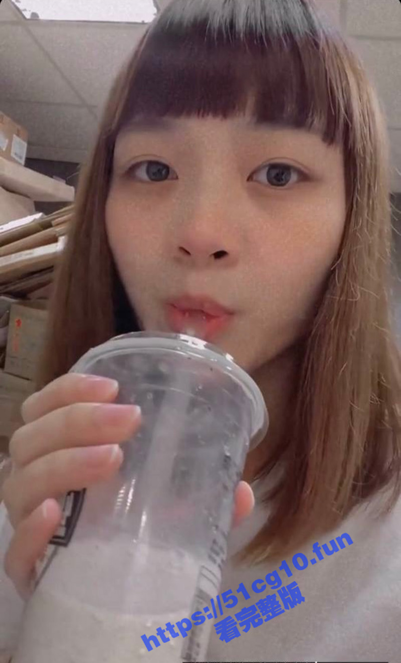 《台湾情侣泄密》 人前女神人后母狗的女同事被曝光
