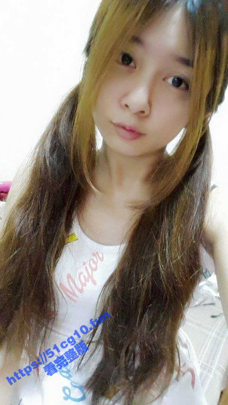 《百度云泄密》渣男分手后报复前女友 露脸卡哇伊听话的女友不雅私拍被流出