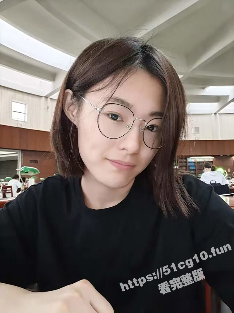 广西百色右江民族医学院 翁玲玲 分后后被曝光不雅私拍 异地恋多次发情展示嫩乳！