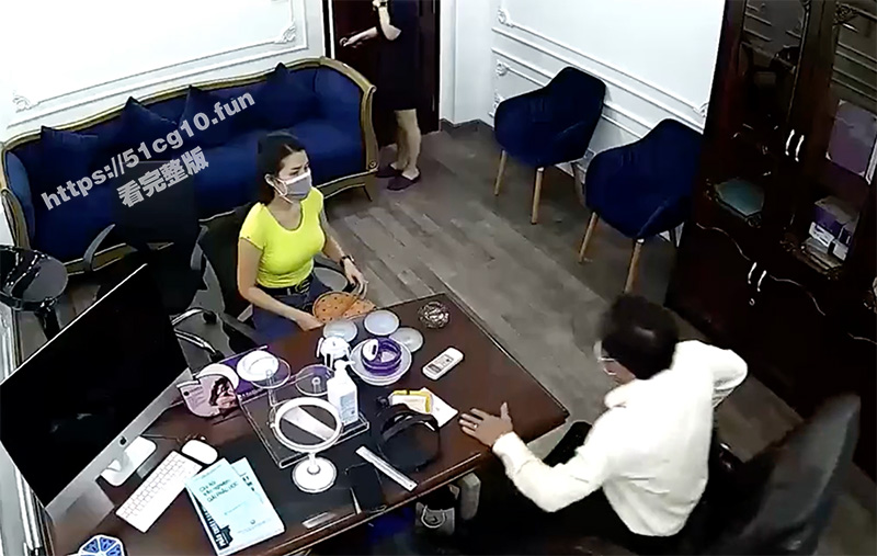 整容医院院长对患者负责 凡是漂亮的美女 必须要亲自复检！