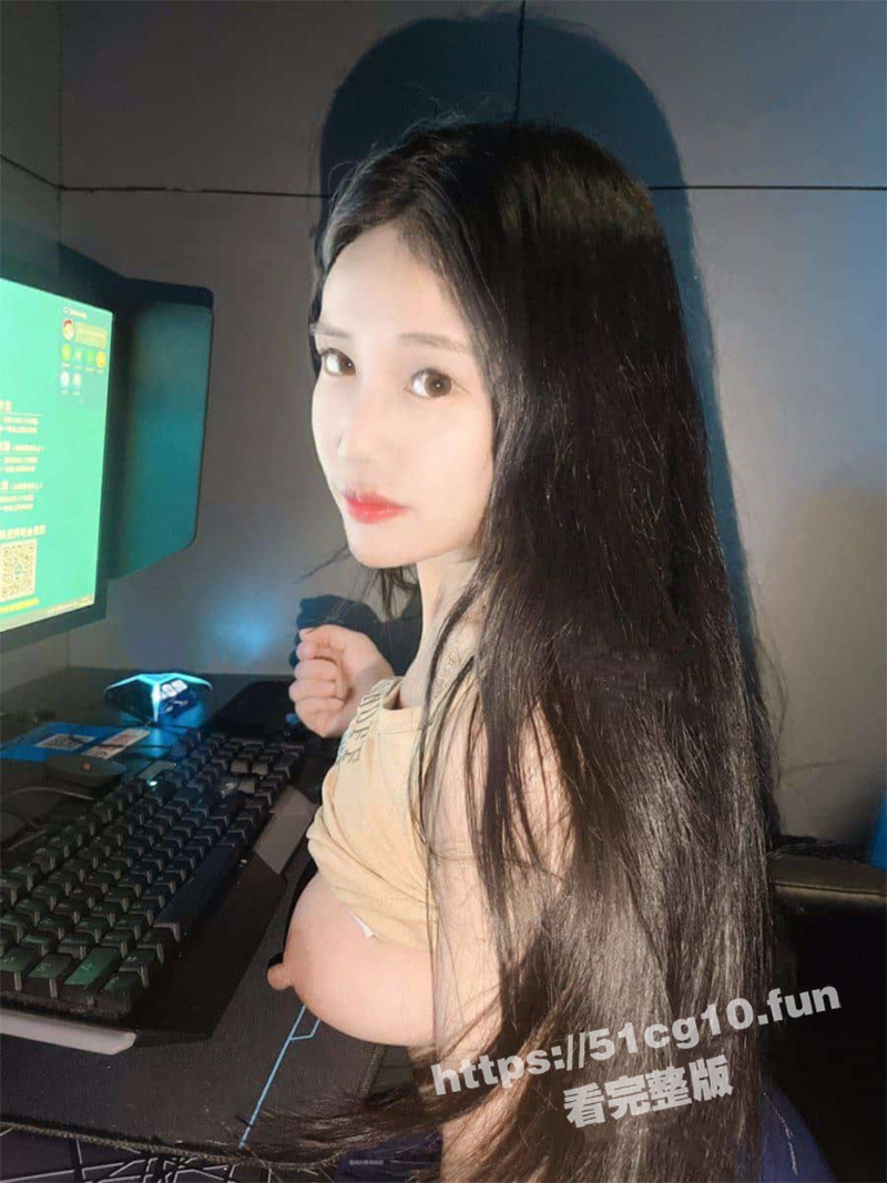 网吧老板出轨前台女同事 公众地方口交塞肛塞 尺度喷血不雅片曝光