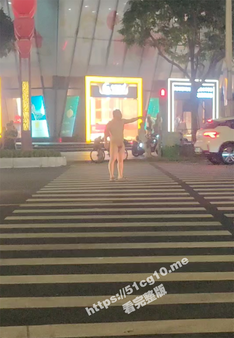 广东佛山 禅城 男子心理变态 当街裸体 惊动警察