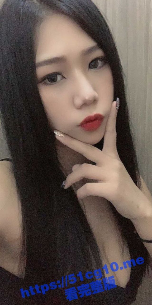 高颜值绝色女神级台妹 不雅自拍遭泄露 嗜好露出揉奶自慰 人前人后强烈反差