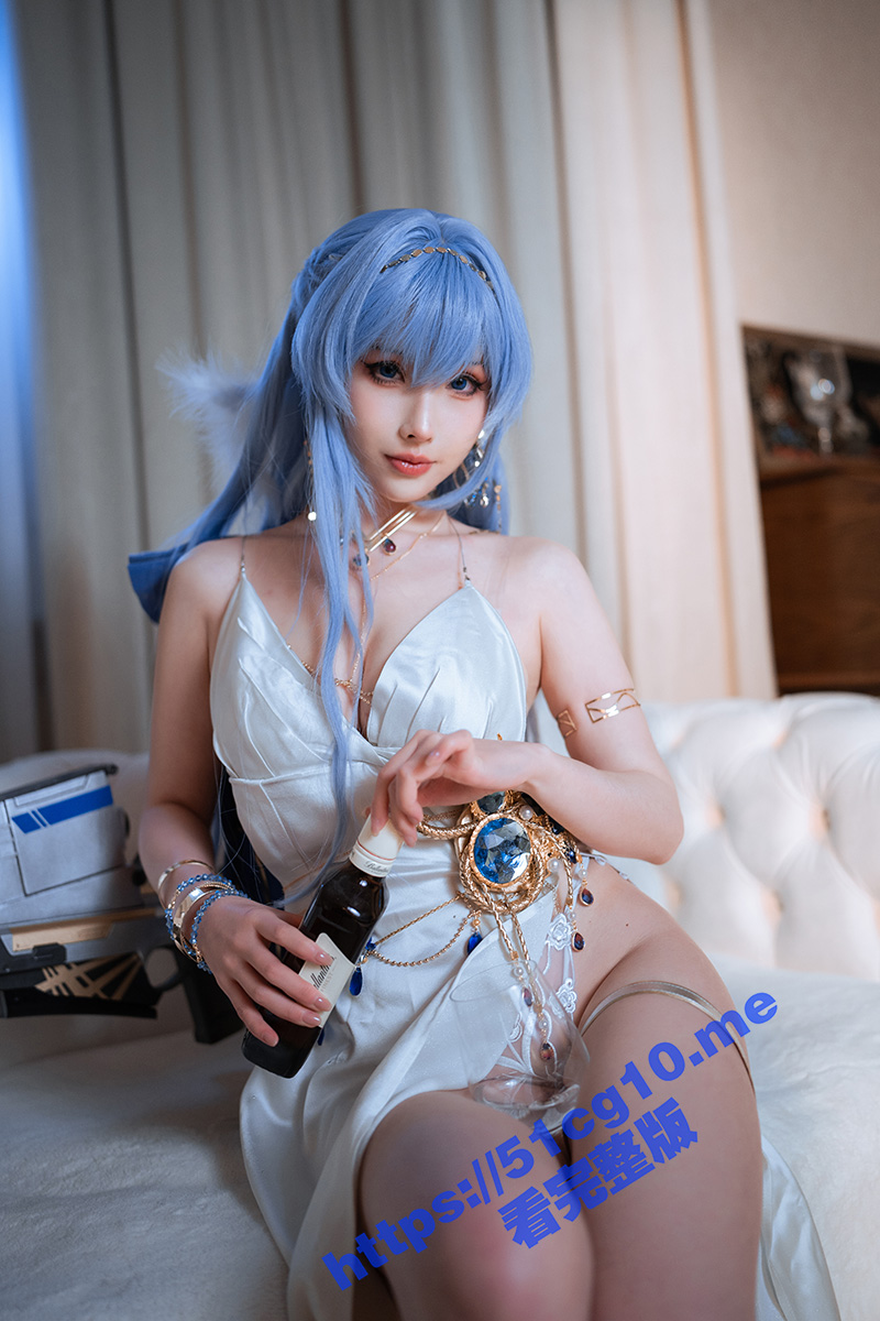 极品网红 涼涼子 海伦礼服 ➕自拍小花絮合集