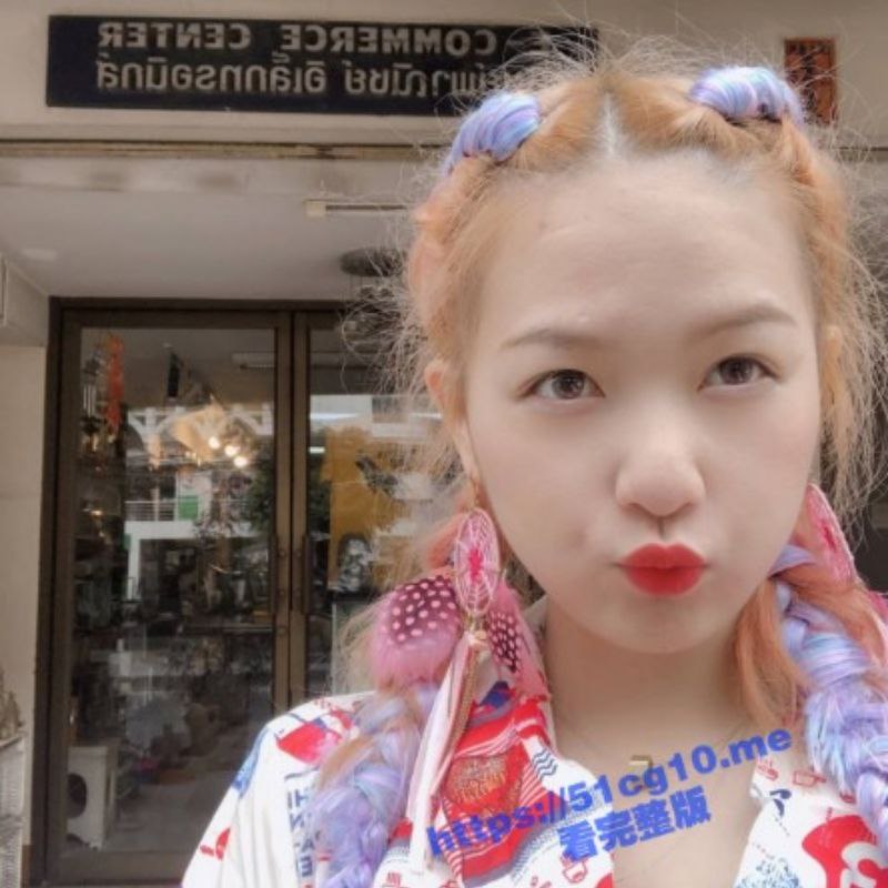 鲜花插在牛粪上！黄头发巨乳妹子 被纹身长发油腻大肚男调教成淫荡小母狗 跪着服务主人！