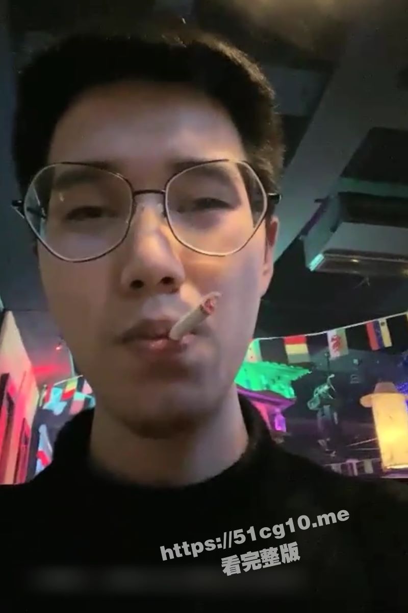 酒吧搭讪套路高颜值空姐，带到房间陪打游戏，无套内射，真实全程对白93分钟超长版