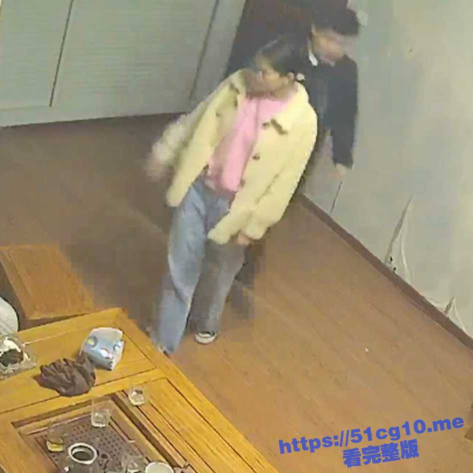 网络摄像头监控偷拍某单位领导晚上加班把财务叫到办公室沙发各种姿势啪啪内射