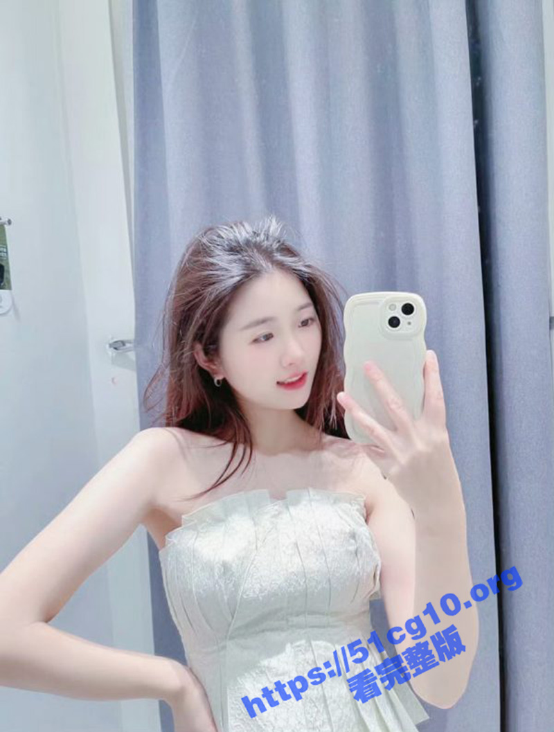 甜美幼师自拍片流出 吹拉弹唱样样精通