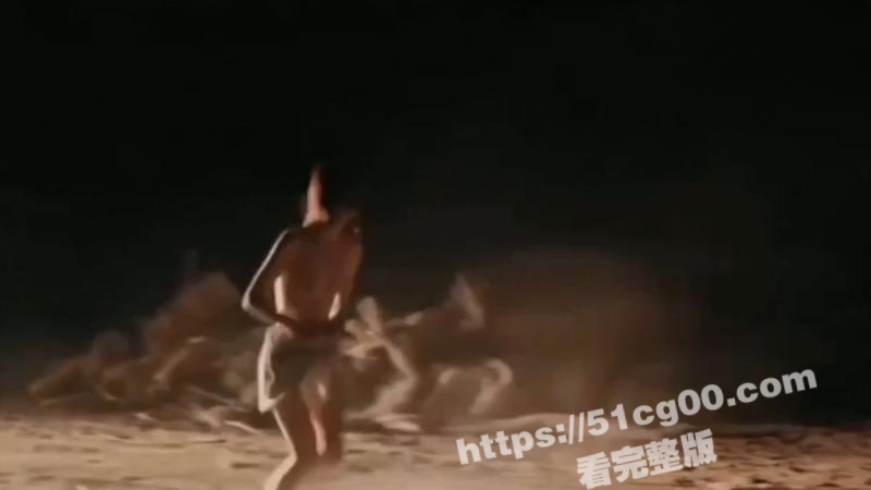 闺蜜将少女诈骗到缅北，少女深夜赤裸身体逃跑，被三个猪油仔抓住后轮奸强暴，惨不忍睹！