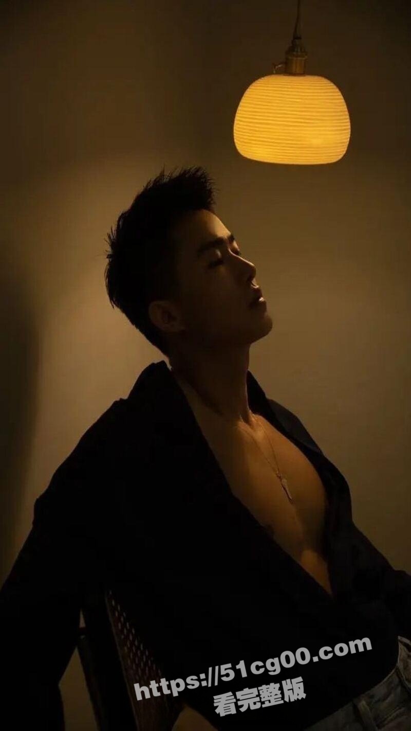 健身网红 胡晓鹏 现名胡一轩，居然是 gay 与男主恩爱啪啪视频泄漏，遭全网疯传！