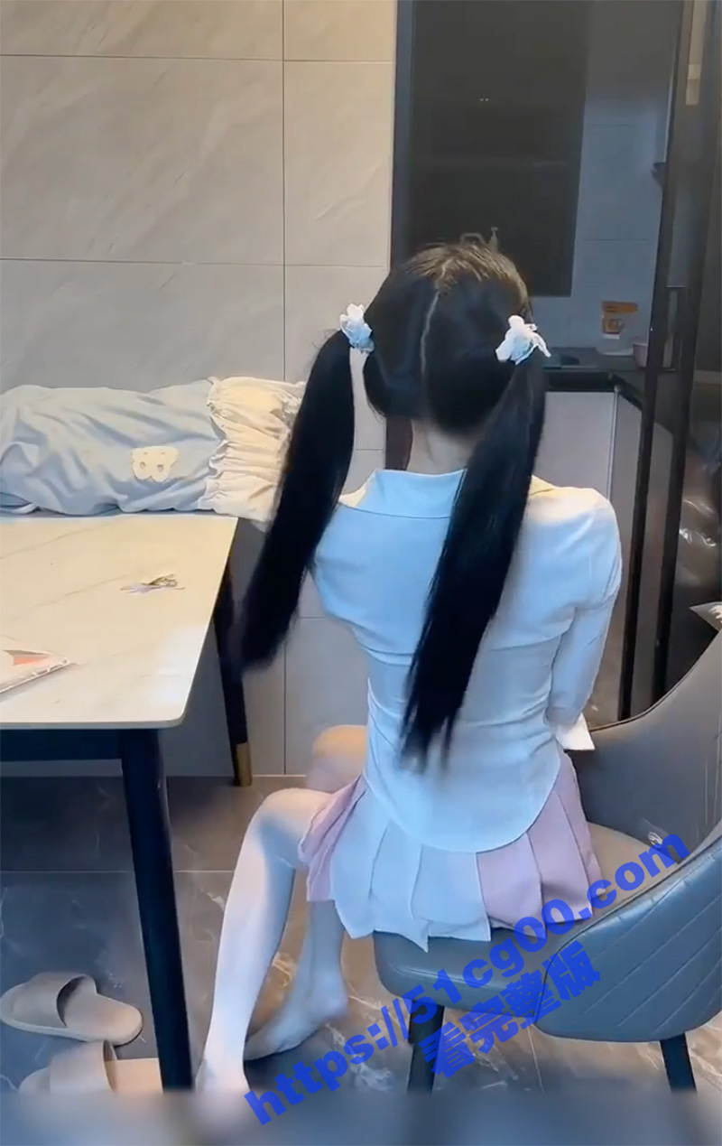 有钱金主 调教双马尾白丝JK 小萝莉 老牛吃嫩草 真是好白菜被猪拱了