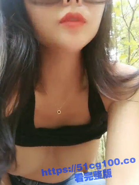 秋天的第一场野战！骚女主播在开秋的小树林里野战 肛交口交一字马后入 高潮喷水自慰 玩法多样