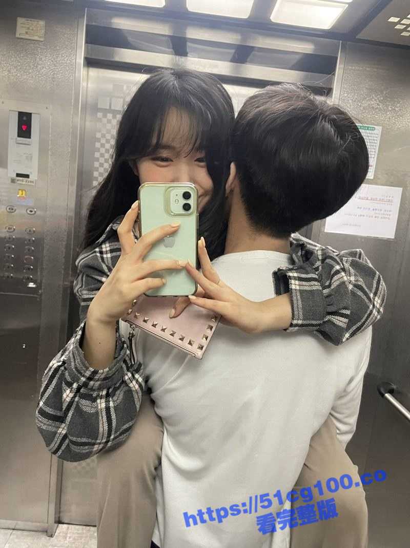 汉阳大学极高颜值情侣私密视图外流 看俊男配美女甜蜜的啪啪 颜射吞精 高清完整版