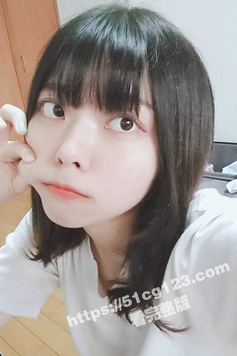 可爱大二学妹和男友做爱曝光！学妹猛舔男友大屌 毛毛刮得干干净净让男友强插内射！视频极度反差！
