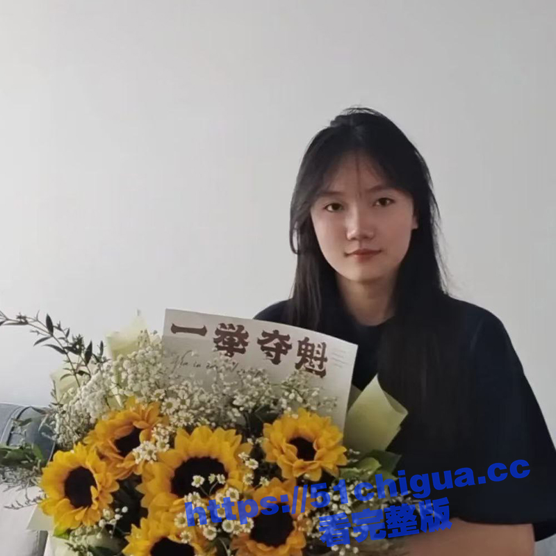 妹妹手机里的秘密！想不到平时一向品学兼优的乖乖女私下闷骚掰逼-竟然还把阴毛都剃了