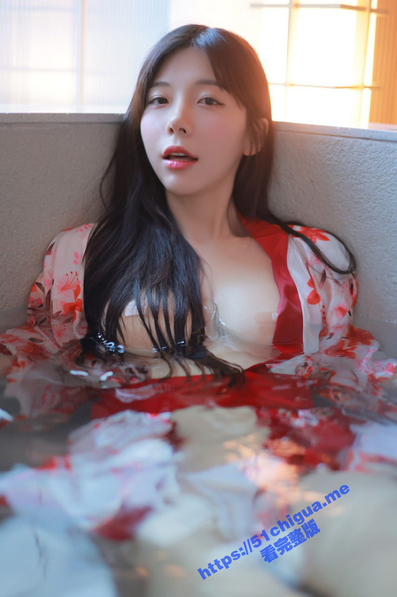 韩国嫩模 Leeesovely 李素英 9月尾新作 高颜值美女情趣睡衣浴缸湿身诱惑